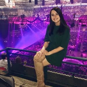 Meet your Posher, Nicole